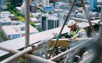 découvrez une sélection complète d'équipements de sécurité pour chantiers de construction, garantissant la protection des travailleurs et le respect des normes en vigueur. assurez un environnement de travail sûr et efficace.