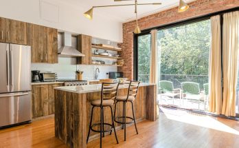 découvrez l'élégance et la fonctionnalité d'un îlot de cuisine, un élément incontournable pour sublimer votre espace culinaire. parfait pour la préparation des repas, le rangement et les moments de convivialité en famille ou entre amis. transformez votre cuisine en un lieu moderne et pratique !