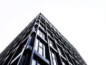 découvrez les différentes certifications de bâtiments, essentielles pour garantir la durabilité, l'efficacité énergétique et le respect des normes environnementales. informez-vous sur les avantages et les processus d'acquisition de ces labels incontournables.